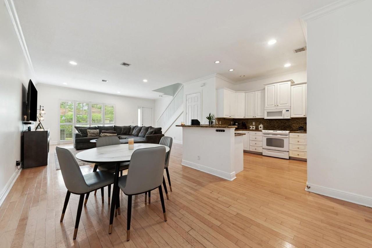 1416 Ne 4th Ct #1416 - Photo 5 of 19