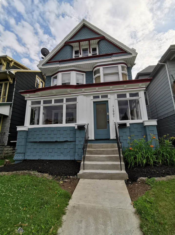 1901 Seneca St #1 - Photo 3 of 16