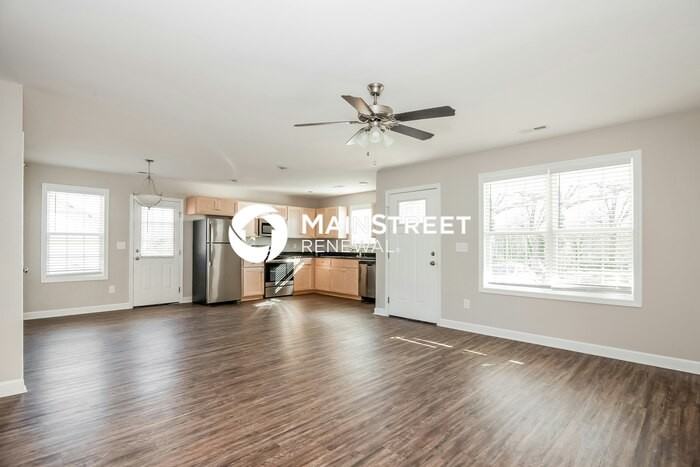 388 Wood Ave - Photo 4 of 16