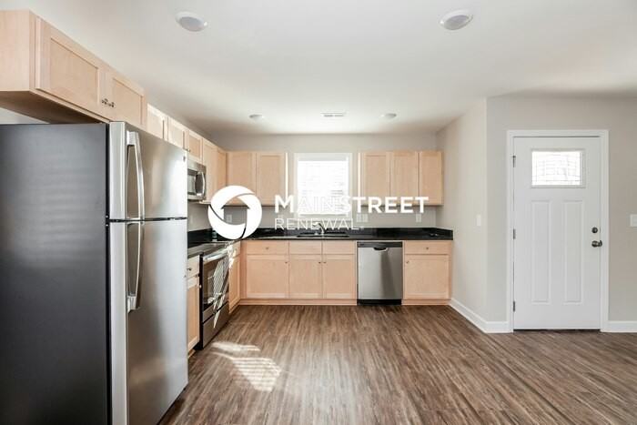 388 Wood Ave - Photo 5 of 16