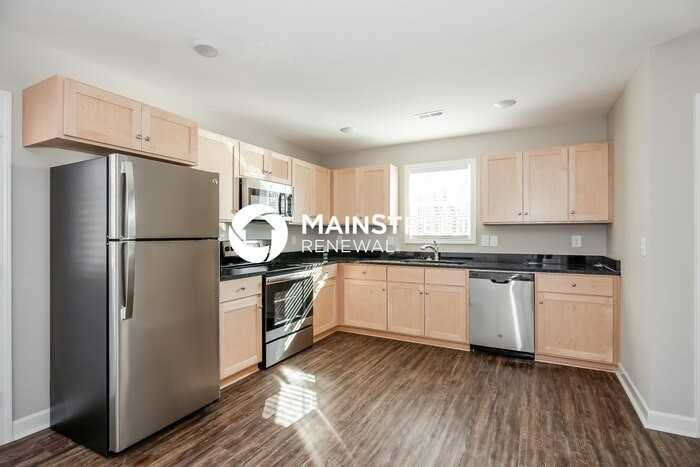 388 Wood Ave - Photo 6 of 16