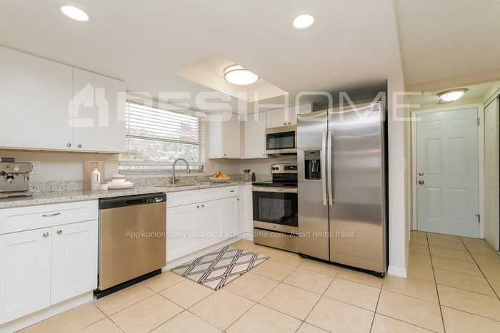 9845 Lake Chrise Ln - Photo 2 of 16