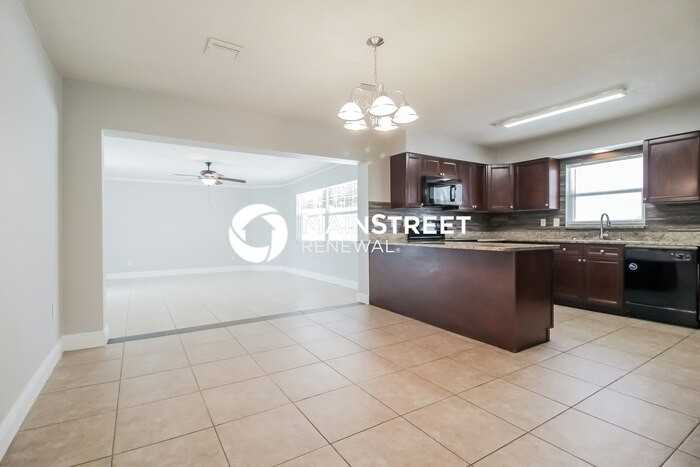 801 Jordan Ave - Photo 5 of 16