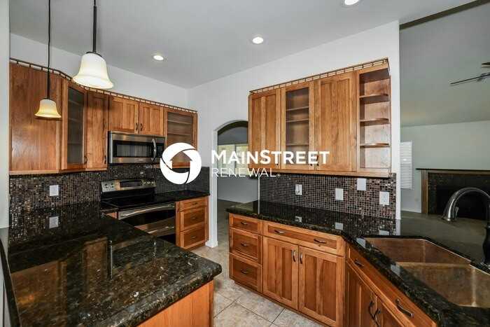 5608 N 74th Dr - Photo 4 of 13