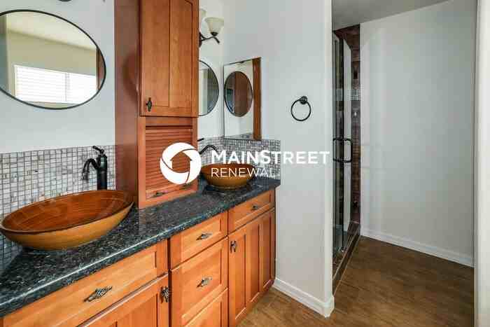 5608 N 74th Dr - Photo 7 of 13