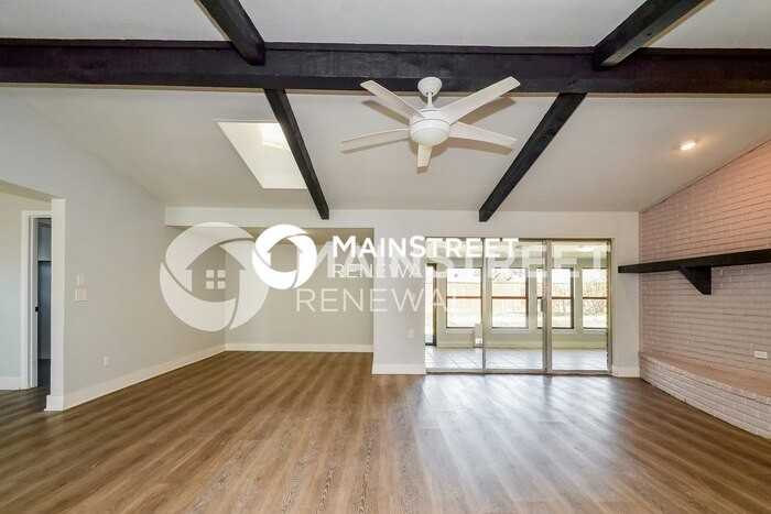 2505 Westridge Dr - Photo 4 of 16