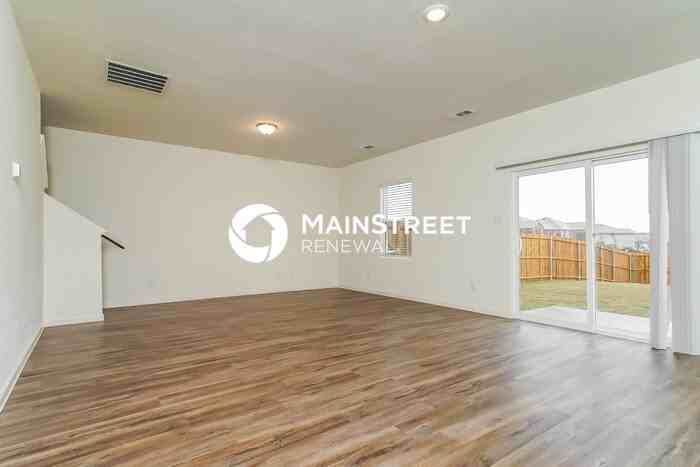 520 Horn St - Photo 2 of 17