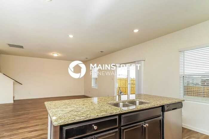 520 Horn St - Photo 3 of 17