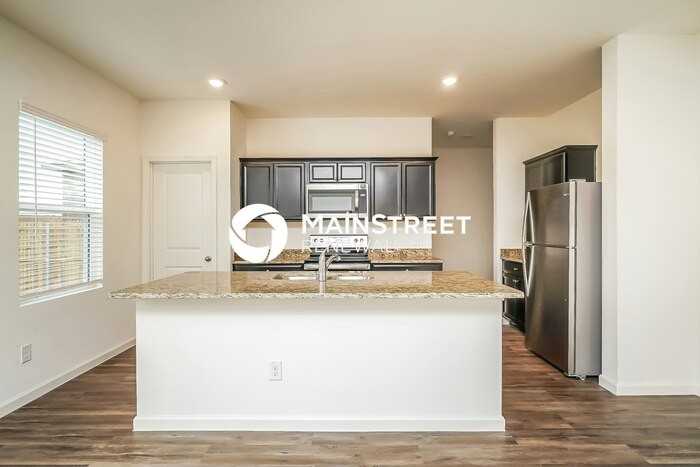 520 Horn St - Photo 4 of 17