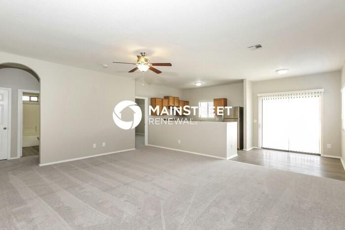 1016 W Lydia Ln - Photo 4 of 16