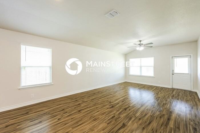 823 Red Crossbill - Photo 3 of 16