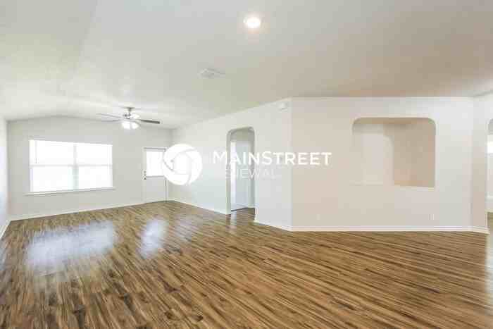 823 Red Crossbill - Photo 4 of 16