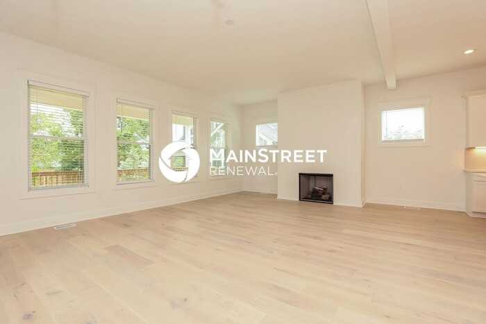 1421 Preston Dr - Photo 5 of 17