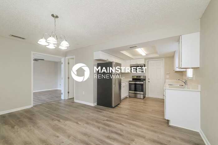 669 Lake Dexter Cir - Photo 7 of 17