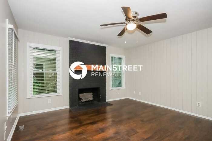 919 Briarcliff Rd - Photo 2 of 15