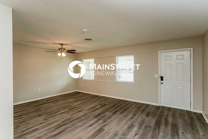 604 Shamrock Blvd - Photo 3 of 15