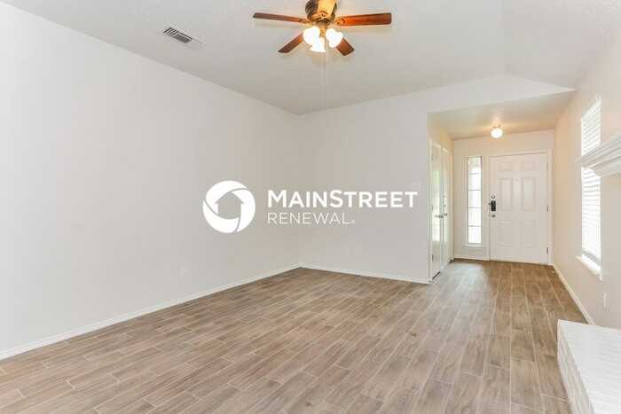 548 Langston St - Photo 4 of 18