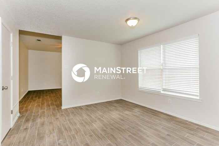 548 Langston St - Photo 5 of 18