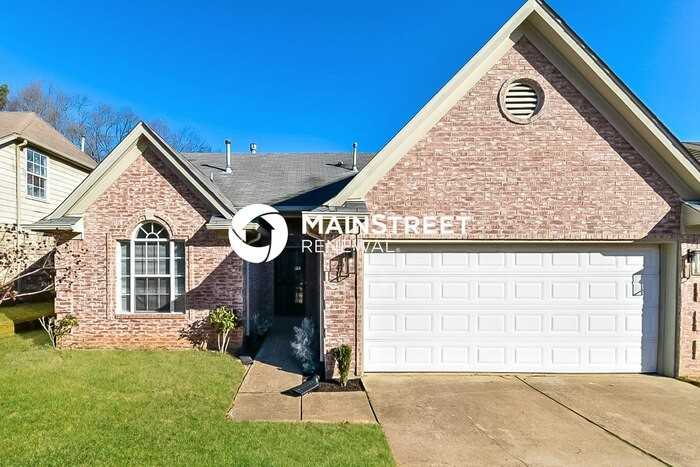 7082 Parkbrook Ln - Photo 3 of 17