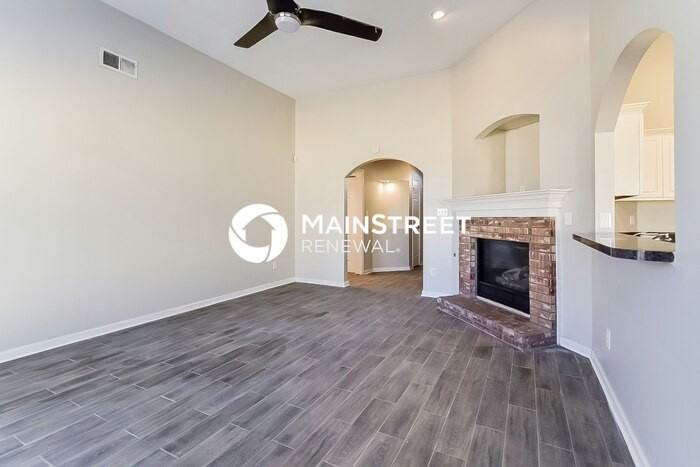 7082 Parkbrook Ln - Photo 4 of 17