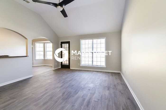 7082 Parkbrook Ln - Photo 5 of 17