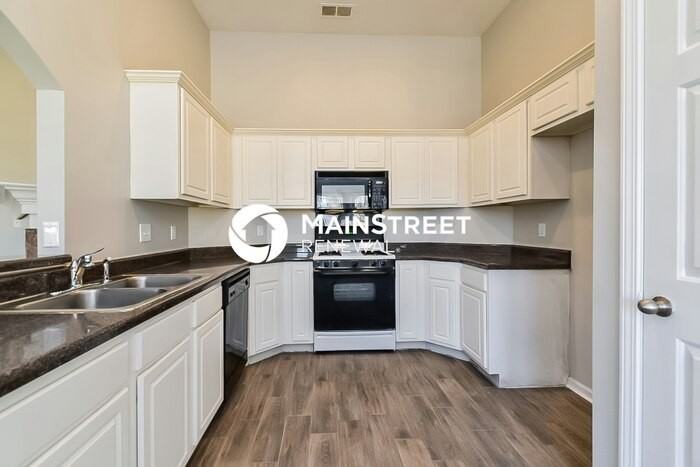 7082 Parkbrook Ln - Photo 6 of 17