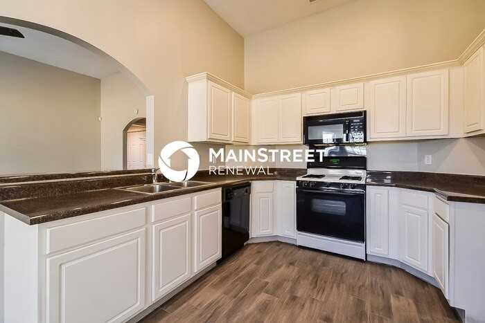 7082 Parkbrook Ln - Photo 7 of 17