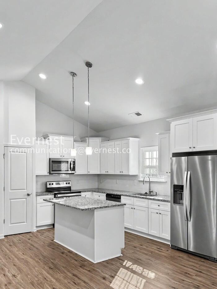 10828 Mount Holly Rd - Photo 5 of 40