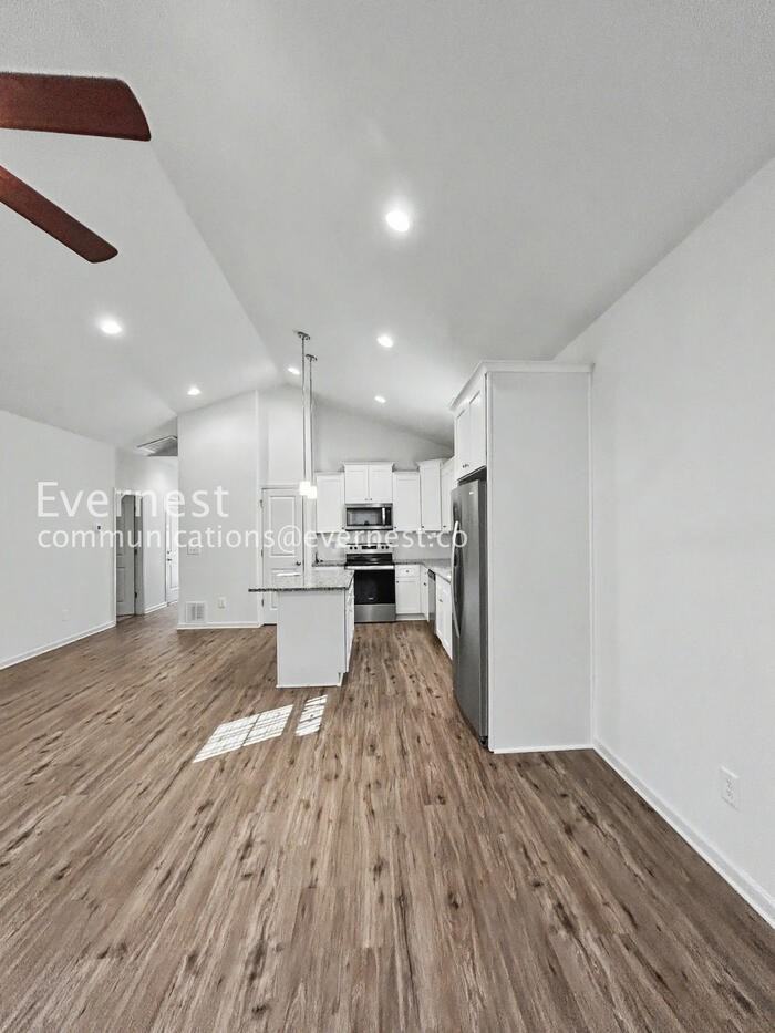 10828 Mount Holly Rd - Photo 7 of 40