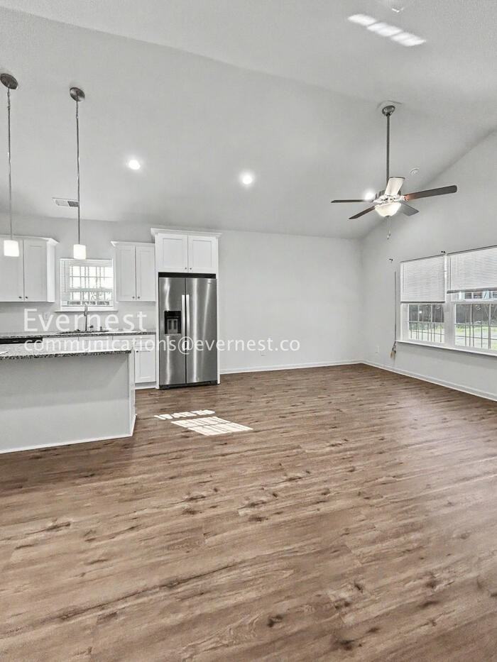 10828 Mount Holly Rd - Photo 7 of 39