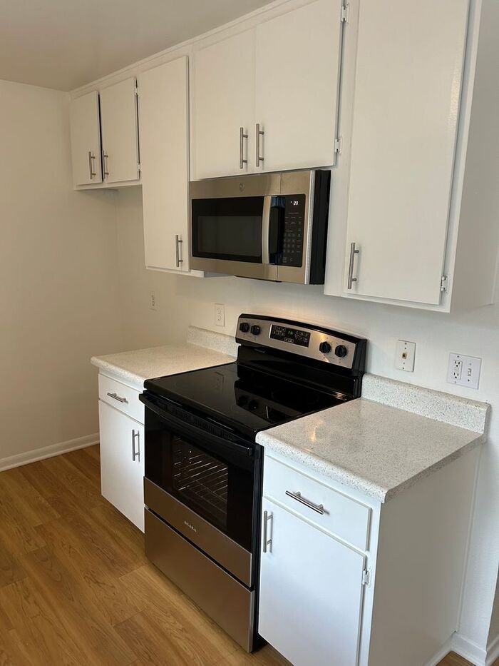 237 Streamwood #237 - Photo 5 of 37