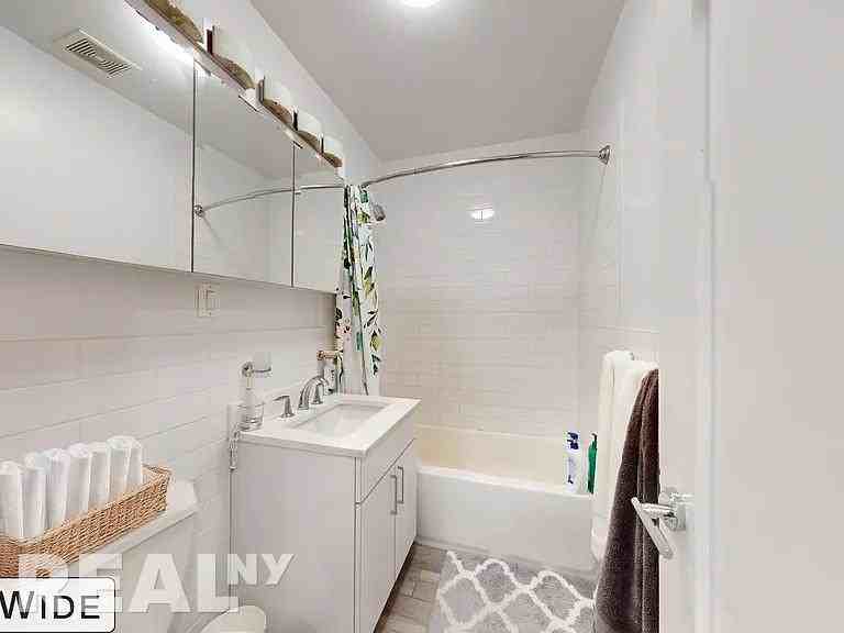 Lexington Ave #5B - Photo 2 of 4