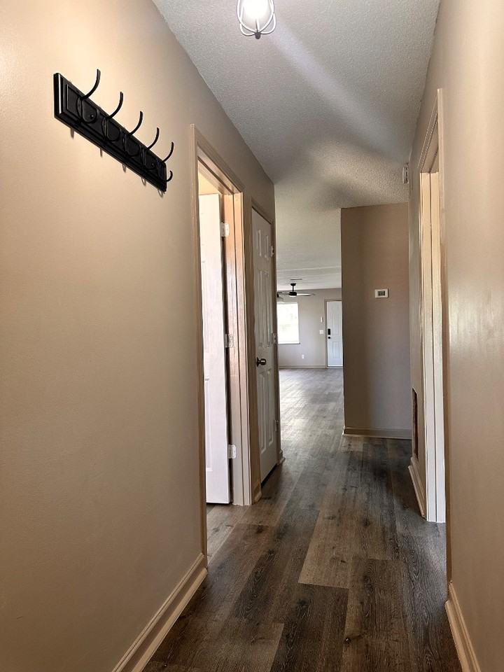 901 Tate Dr - Photo 2 of 10