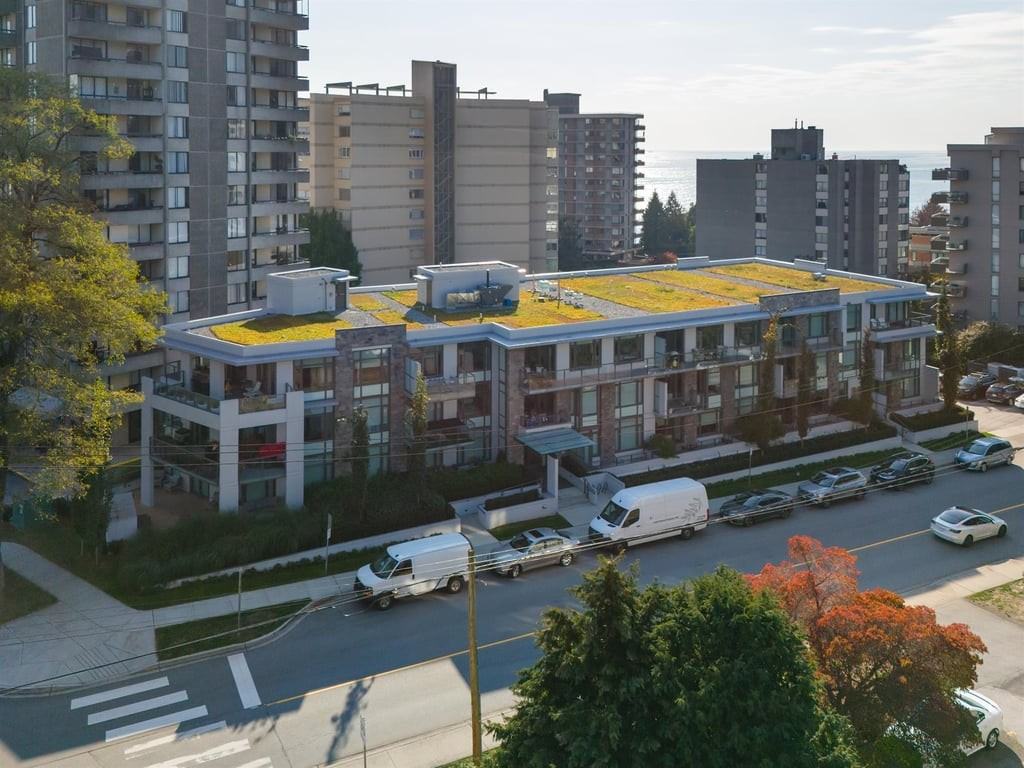 Bellevue - Photo 3 of 43