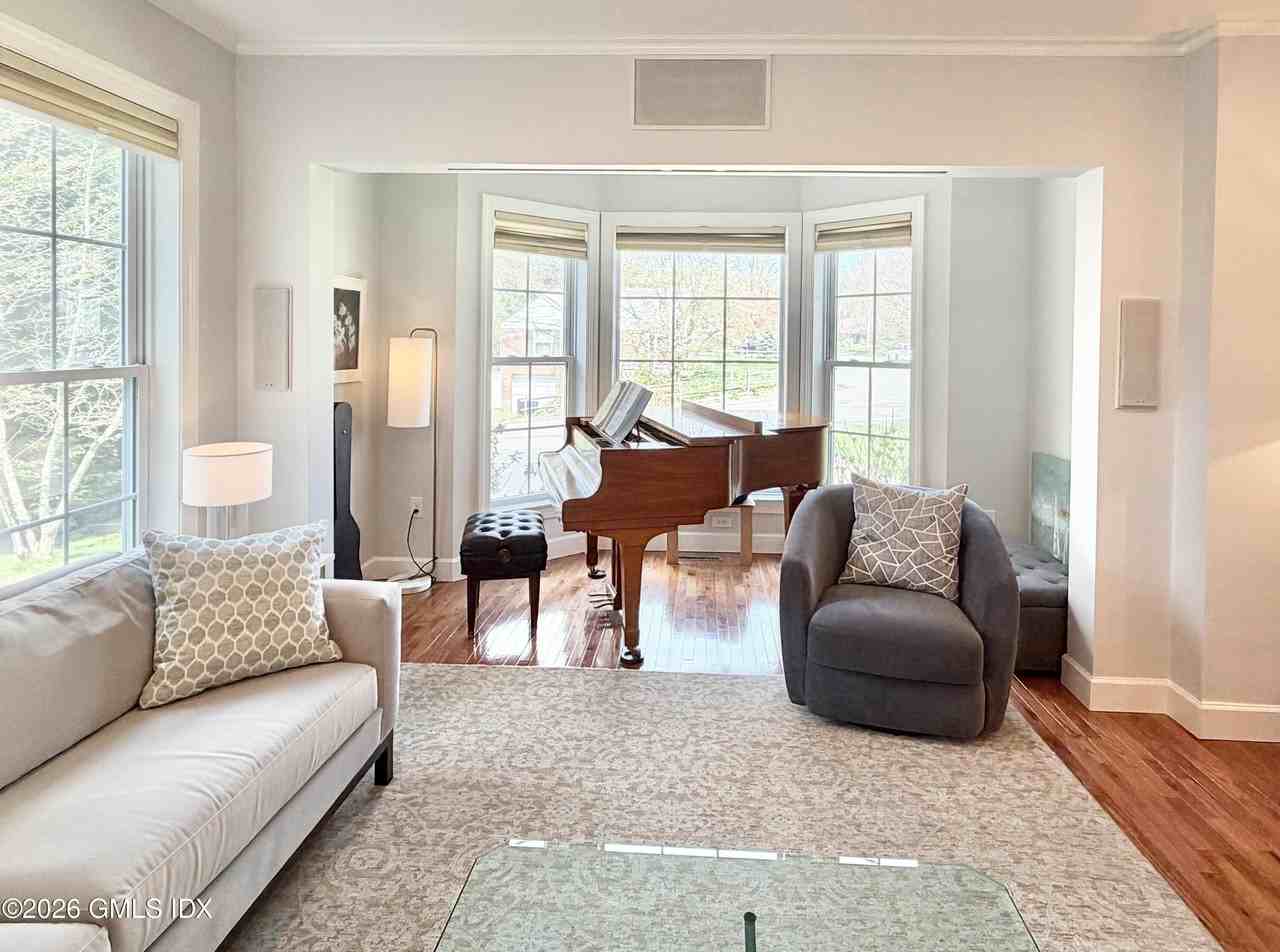 10 Halsey Dr - Photo 5 of 36