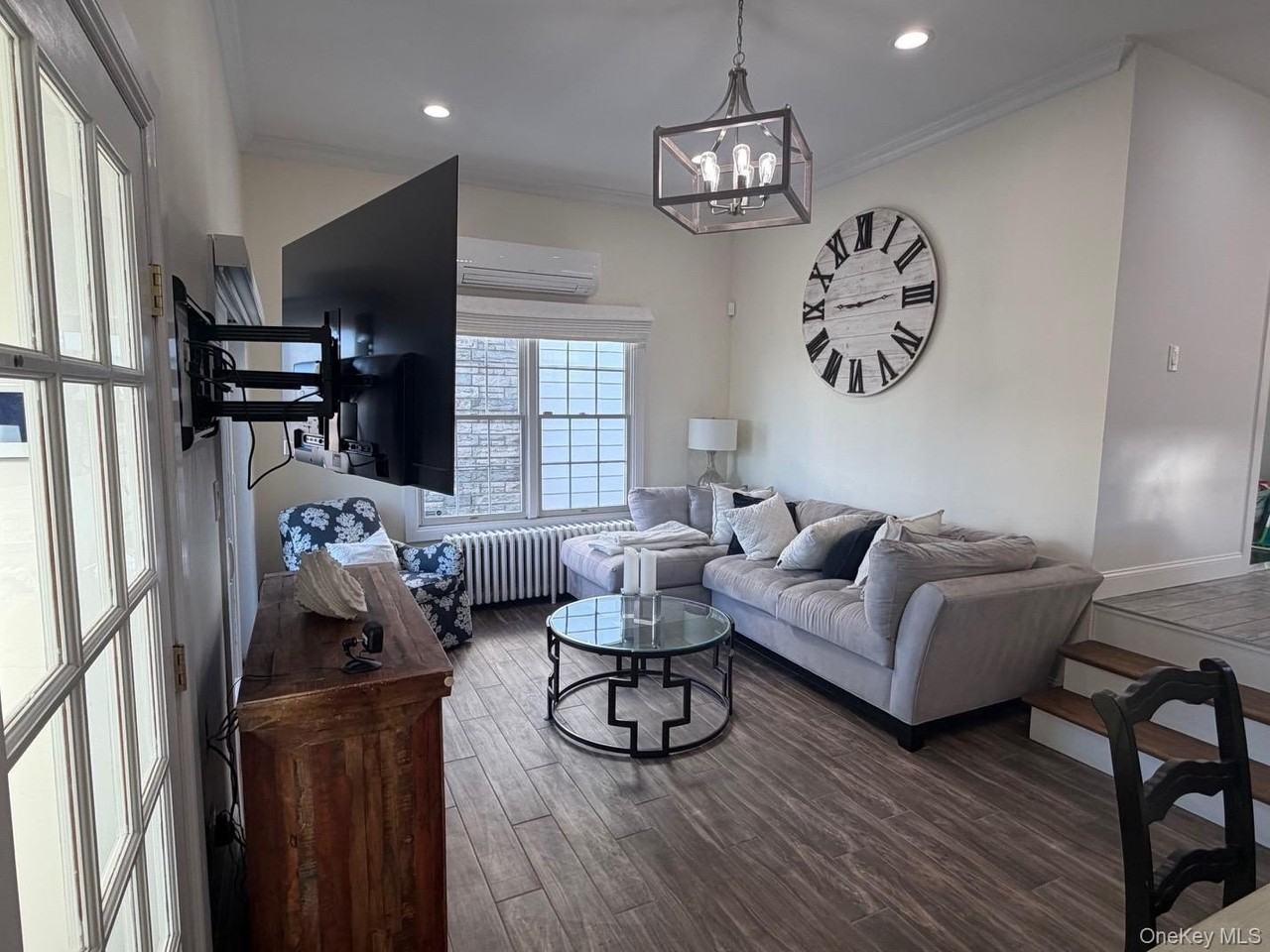 326 E Walnut St - Photo 2 of 16