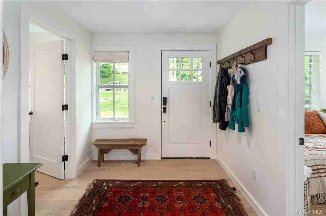 24 Cove Rd - Photo 4 of 26