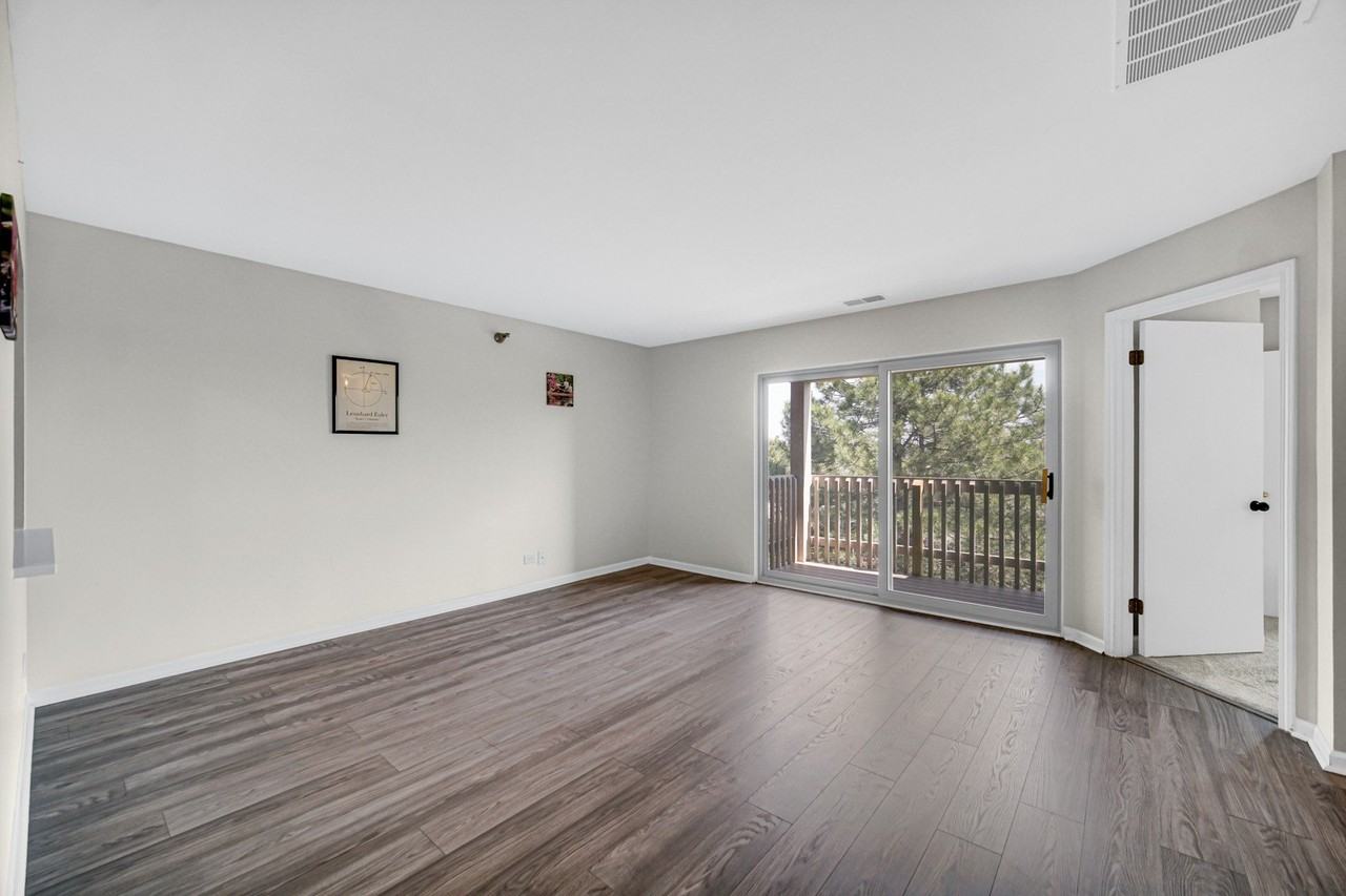 124 Glengarry Dr #302 - Photo 4 of 25