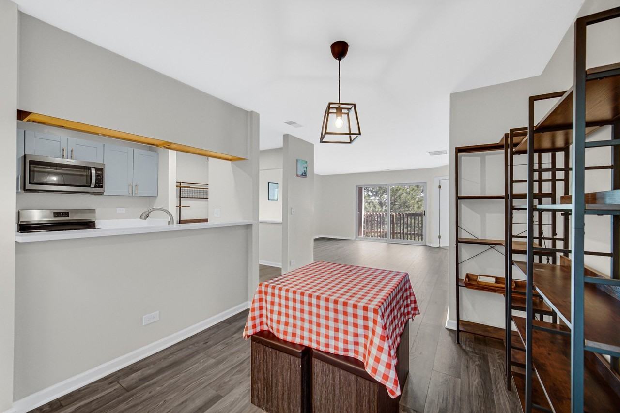 124 Glengarry Dr #302 - Photo 5 of 25