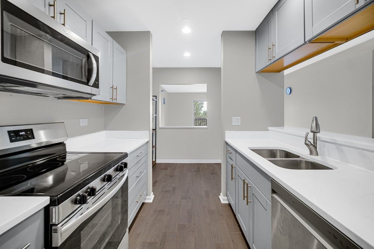 124 Glengarry Dr #302 - Photo 6 of 25