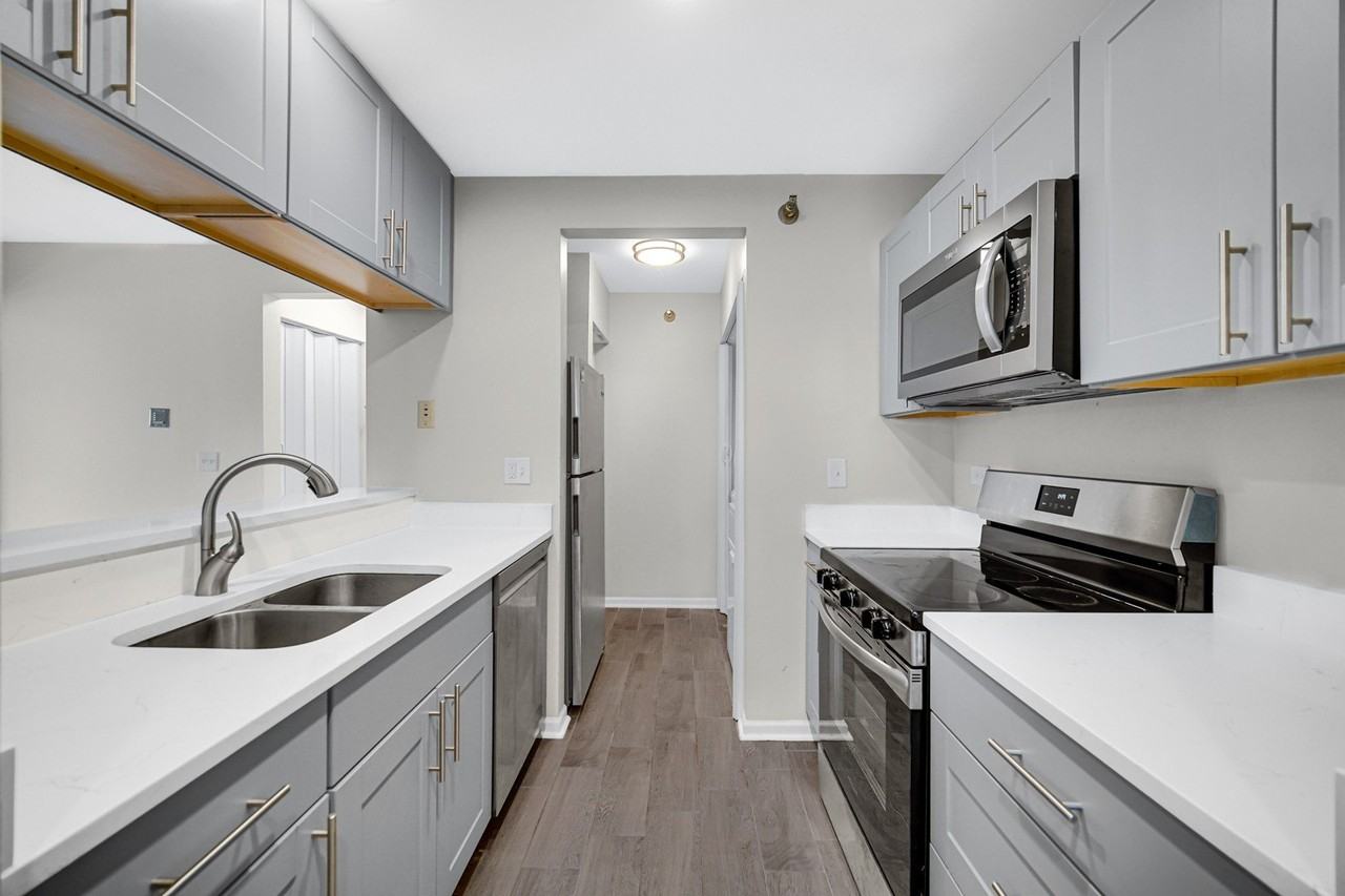 124 Glengarry Dr #302 - Photo 7 of 25