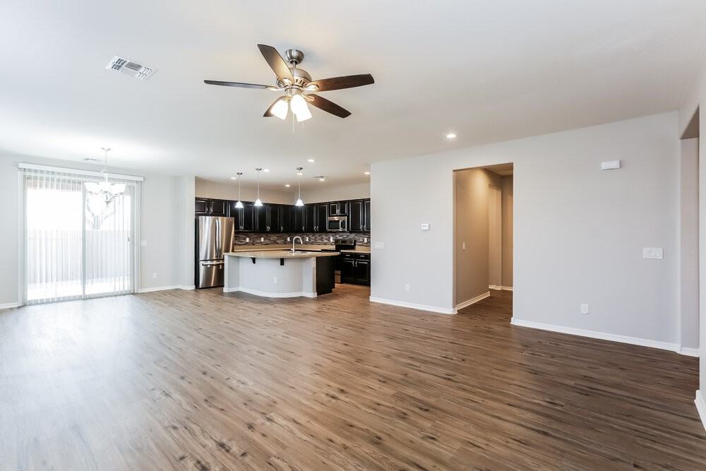 6417 S 47th Dr - Photo 4 of 16