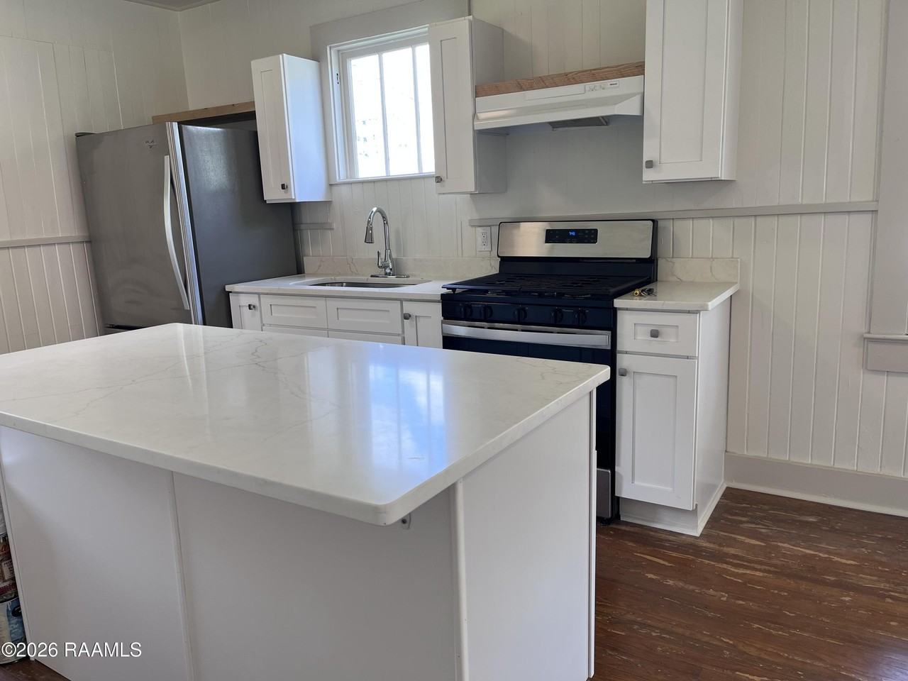 220 Saint Peter St - Photo 4 of 12