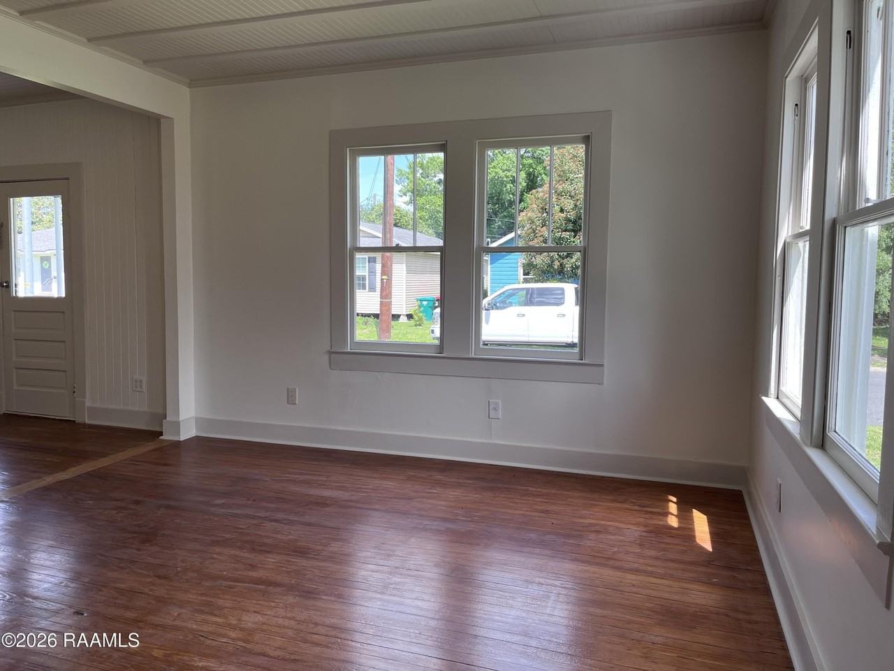 220 Saint Peter St - Photo 5 of 12