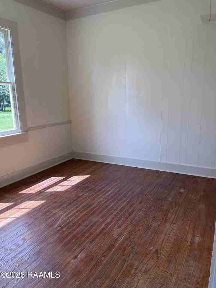 220 Saint Peter St - Photo 7 of 12
