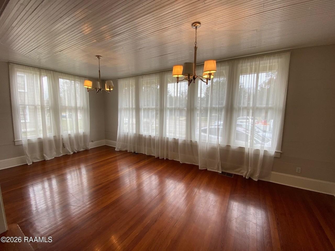 215 Versailles Blvd #3 - Photo 4 of 14