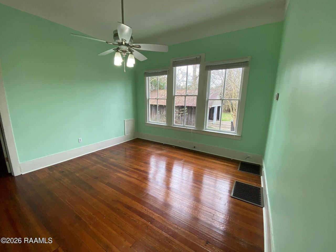 215 Versailles Blvd #3 - Photo 5 of 14