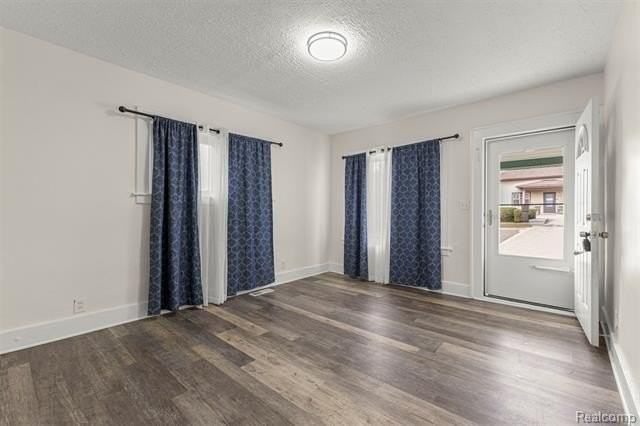 5629 Katherine St - Photo 4 of 28