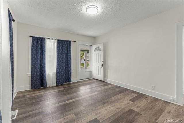 5629 Katherine St - Photo 6 of 28