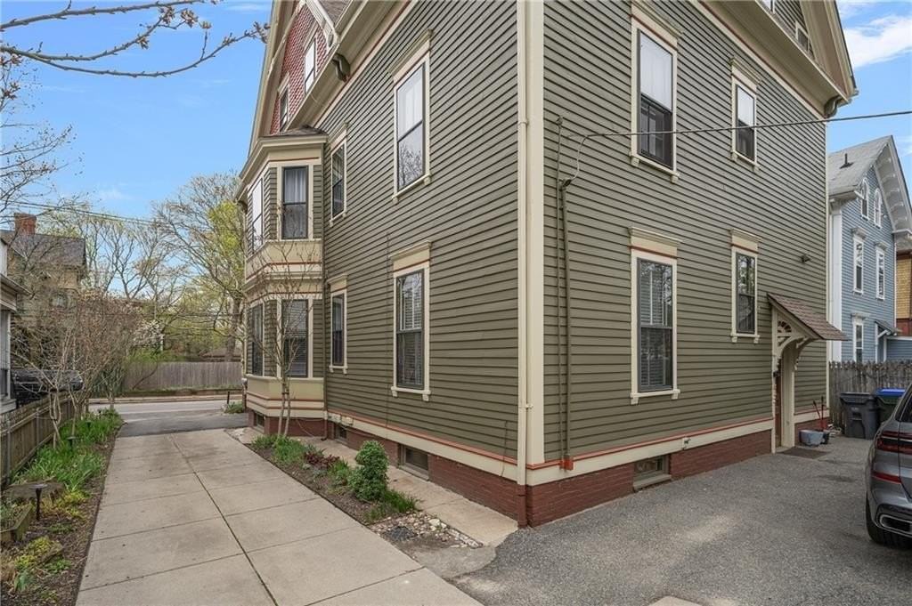 22 Sycamore St #1 - Photo 5 of 22